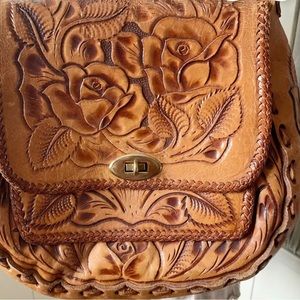 Vintage Tan Floral Tooled Leather Flap Shoulder Bag Toggle Lock boho